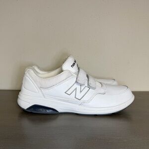 New Balance 813 Men's Size 10 D White Walking Shoes Hook & Loop Leather Sneakers